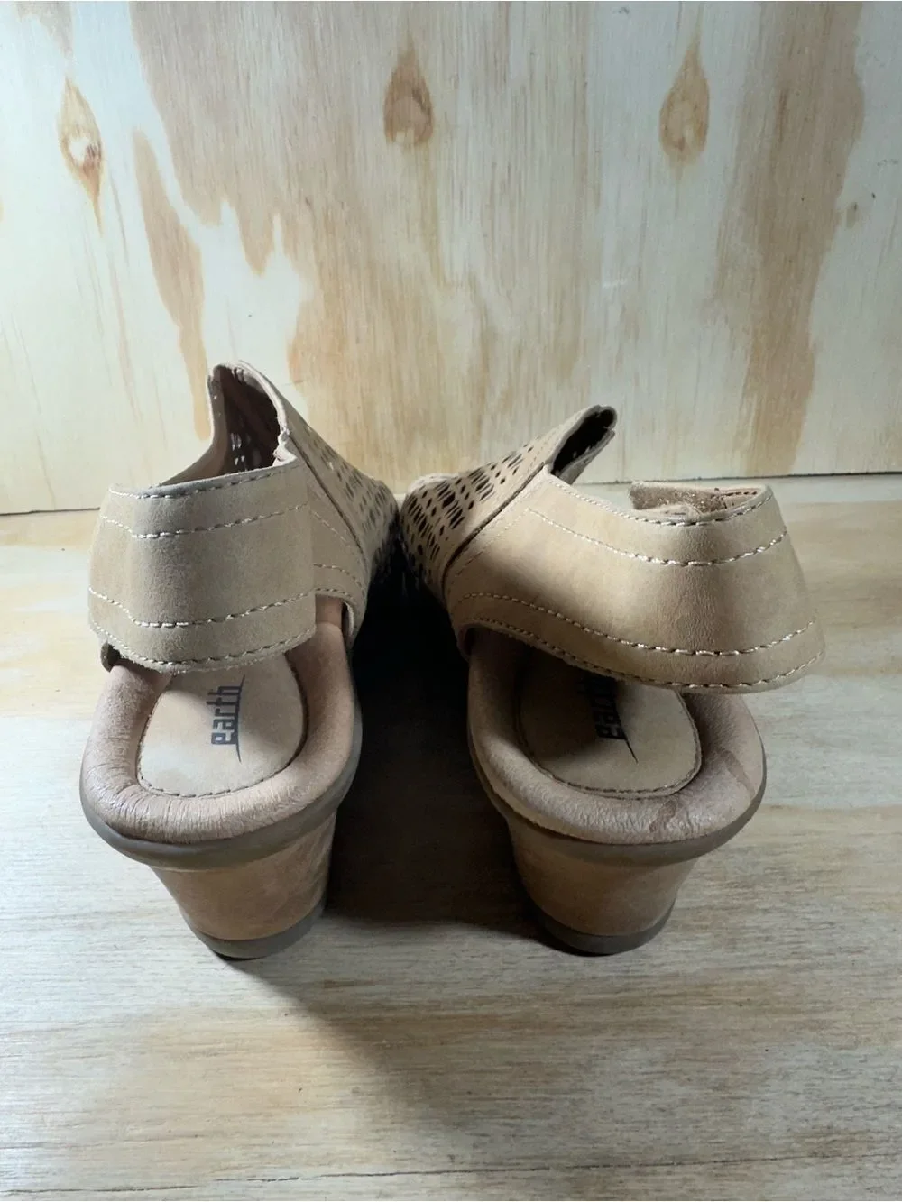 Earth Tan Wedge Sandals Women’s Size 9.5 Wide